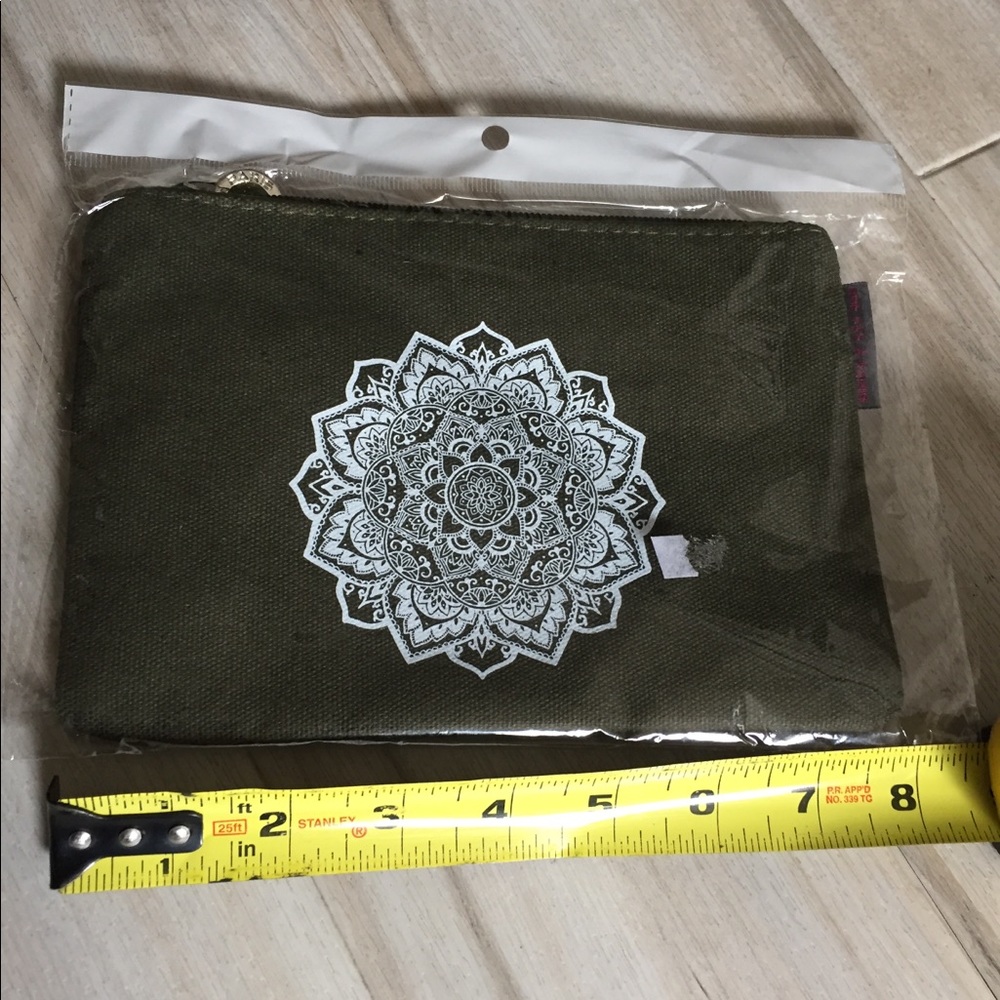 Cosmetic bag with Mandela design